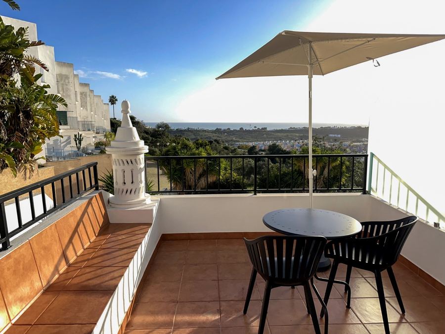 Terraço com vista de mar num alojamento local no Algarve